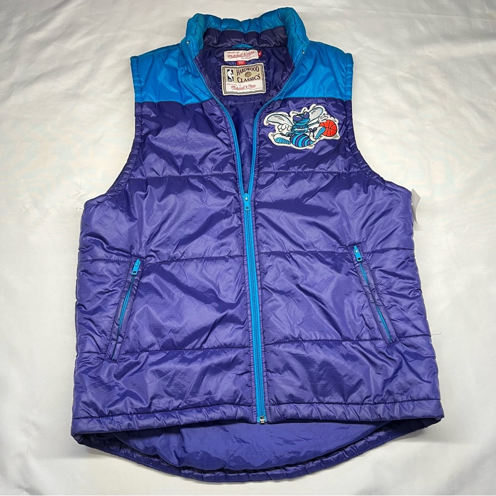 Mitchell & Ness Charlotte Hornets Puffer Jacket NBA size Medium rare vintage